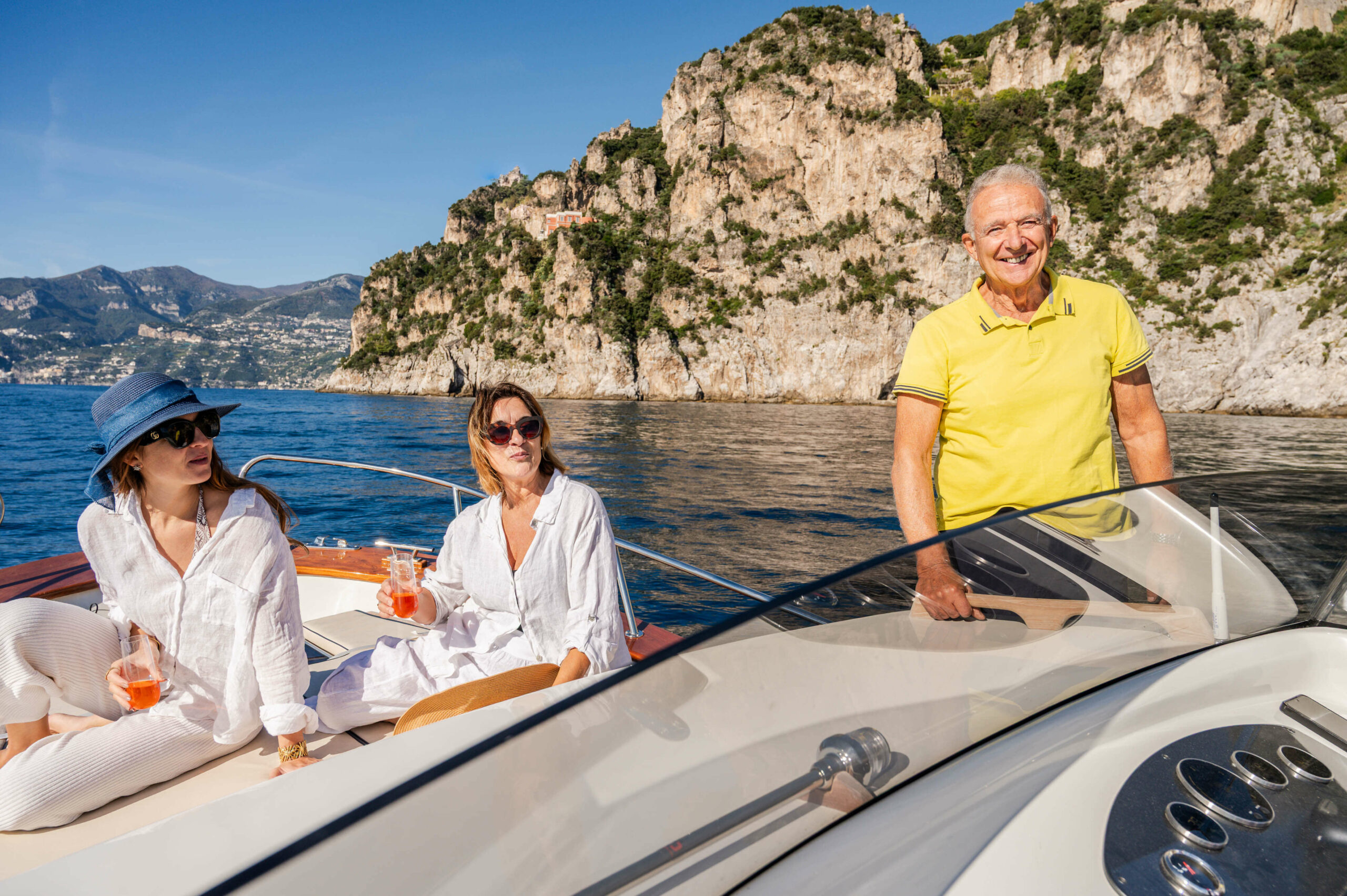 Cena in barca di notte