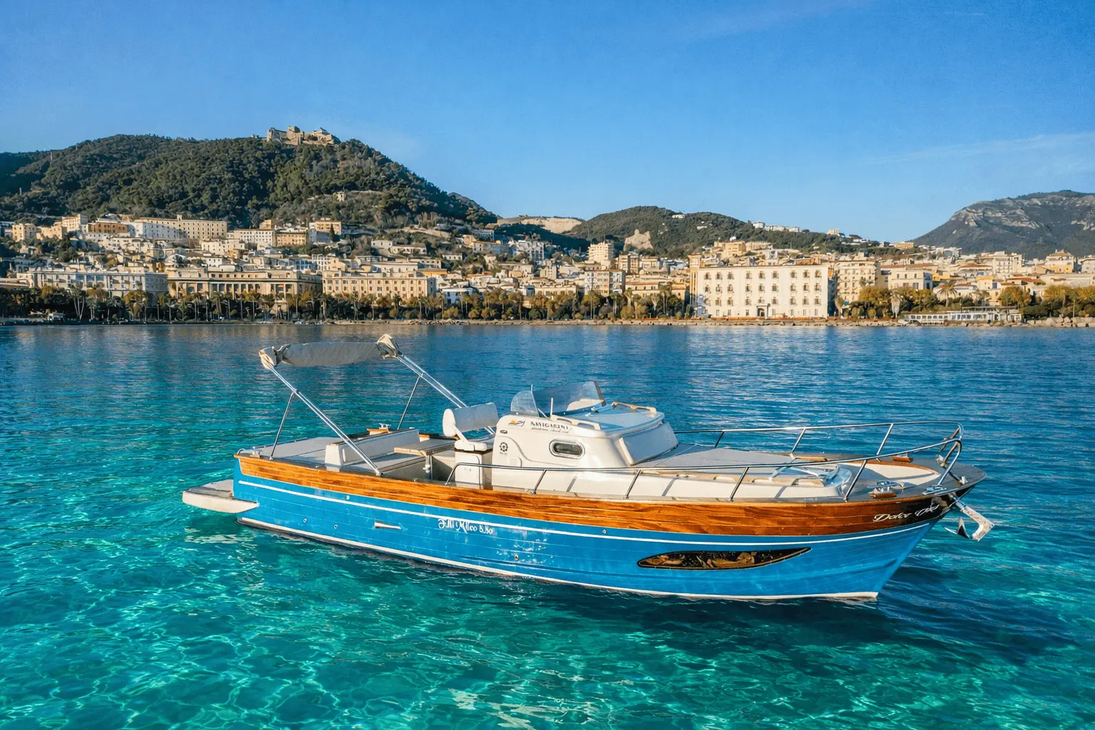 Gozzo campano Leucosia di NavigaRent — barca da tour privati sulla Costiera Amalfitana